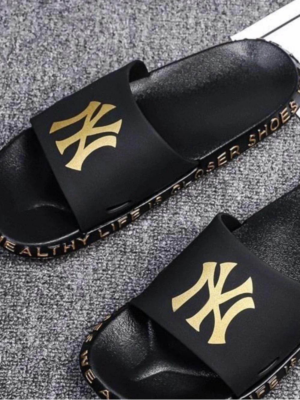 NWOT-Mens 9 NEW YORK YANKEE  Jual SANDAL black and gold Unique slides  flip-flop